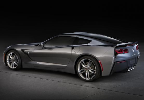 Nuova Corvette Stingray profilo