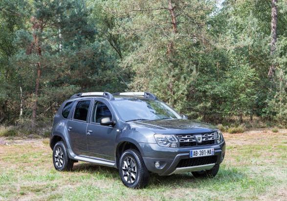 Nuova Dacia Duster my 2014 tre quarti anteriore