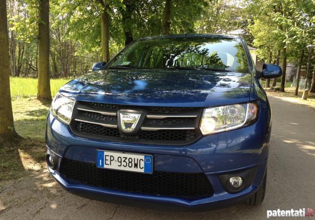 Nuova Dacia Sandero GPL dettaglio calandra anteriore