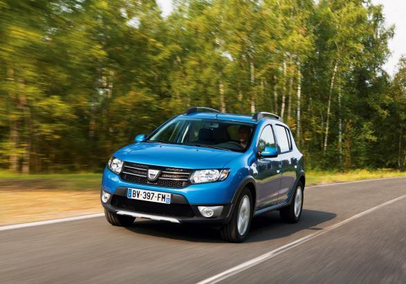 Nuova Dacia Sandero Stepway tre quarti anteriore lato sinistro