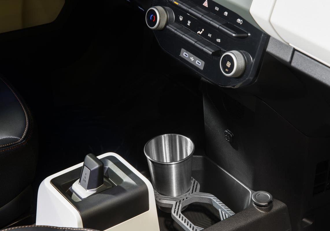 Nuova Dacia Spring 2024 3d cup holder