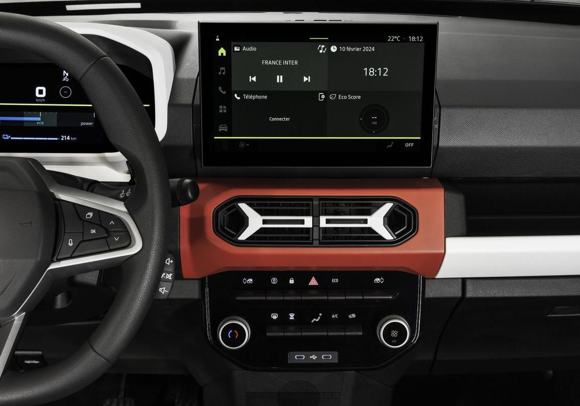 Nuova Dacia Spring 2024 schermo multimediale 10 pollici