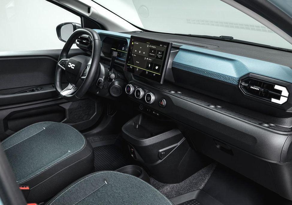 Nuova Dacia Spring 2026 abitacolo