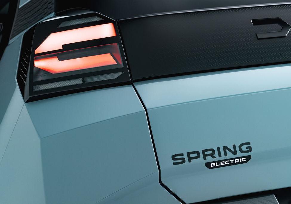 Nuova Dacia Spring 2026 fari posteriori