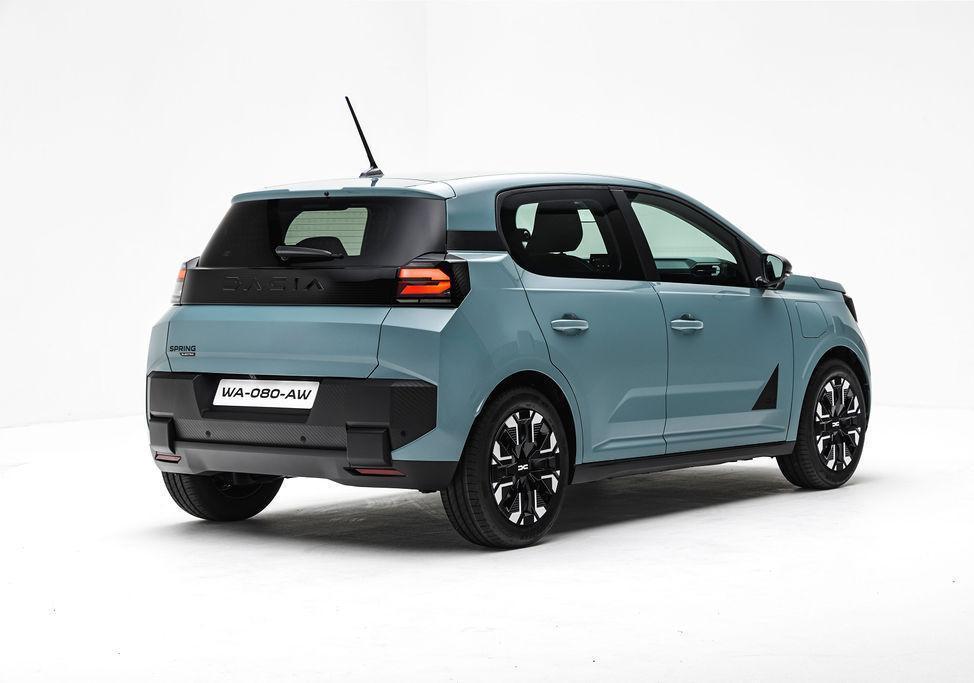 Nuova Dacia Spring 2026 posteriore