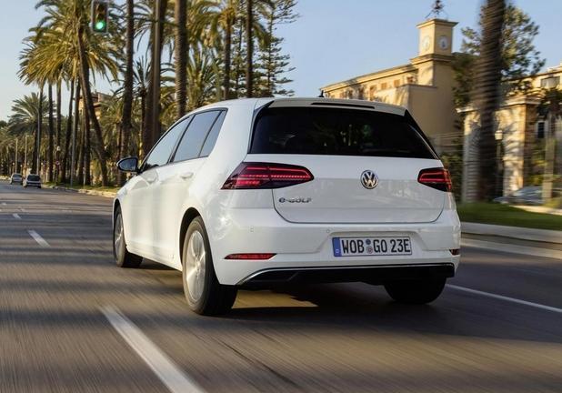 Nuova e-Golf tre quarti posteriore