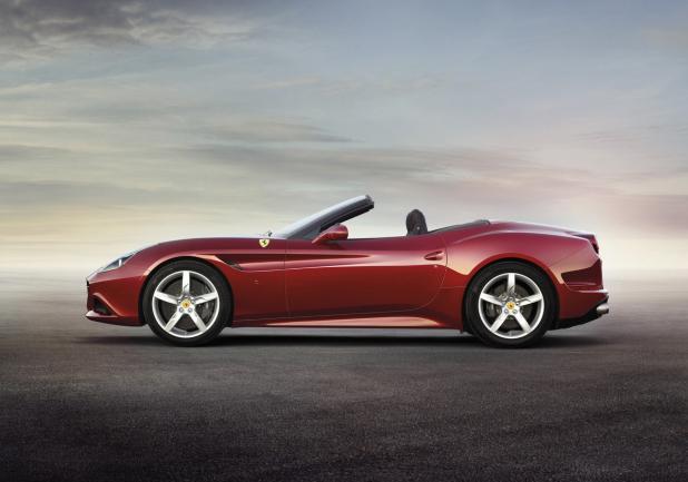 Nuova Ferrari California T tetto aperto