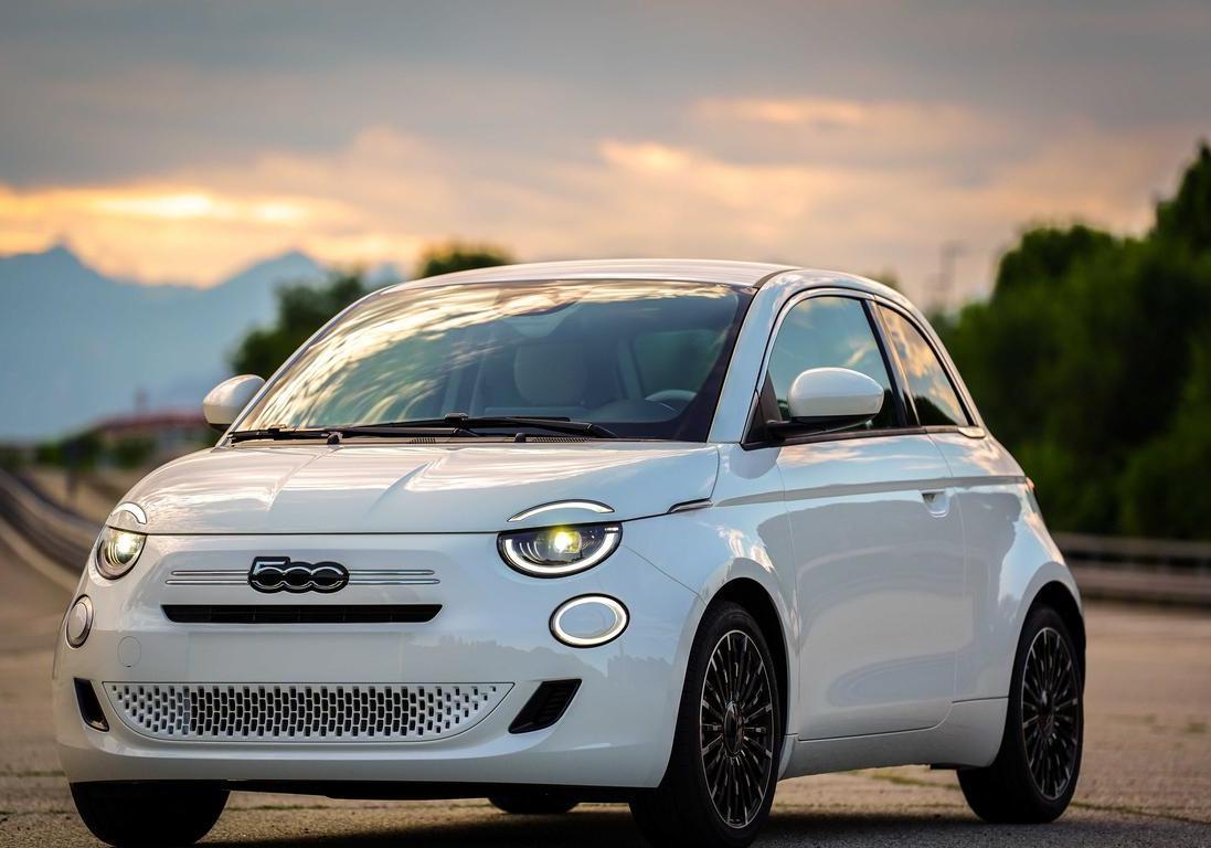 Nuova Fiat 500 ibrida - visione frontale