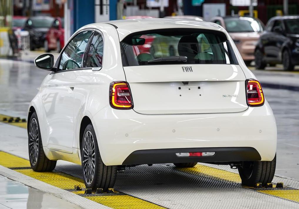 Nuova Fiat 500 ibrida - vista retro