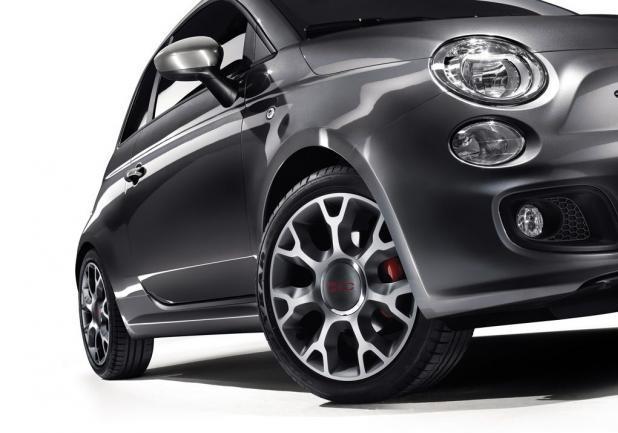 Foto Nuova Fiat 500S dettaglio pomello cambio sportivo - Patentati