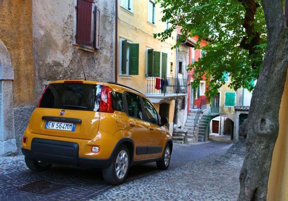 Nuova Fiat Panda Trekking tre quarti posteriore lato destro