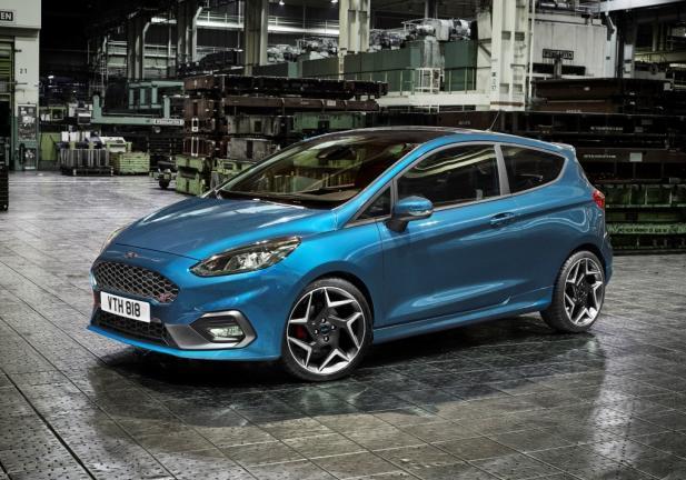 Nuova Ford Fiesta ST 200 3 cilindri tre quarti anteriore