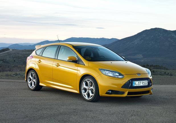 Nuova Ford Focus ST 5 porte tre quarti anteriore lato destro