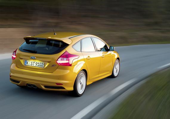 Nuova Ford Focus ST 5 porte tre quarti posteriore lato destro