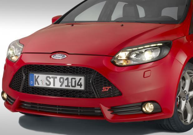 Nuova Ford Focus ST station wagon dettaglio sezione anteriore