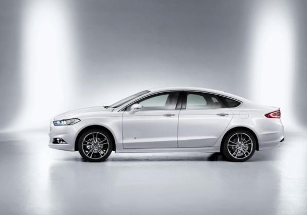 Nuova Ford Mondeo Hybrid my 2013 profilo