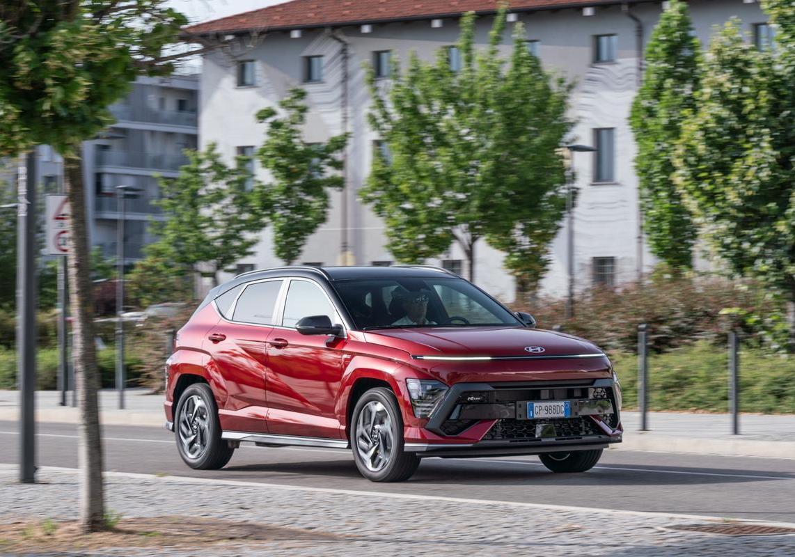 Nuova Hyundai kona 2023 prova su strada 10