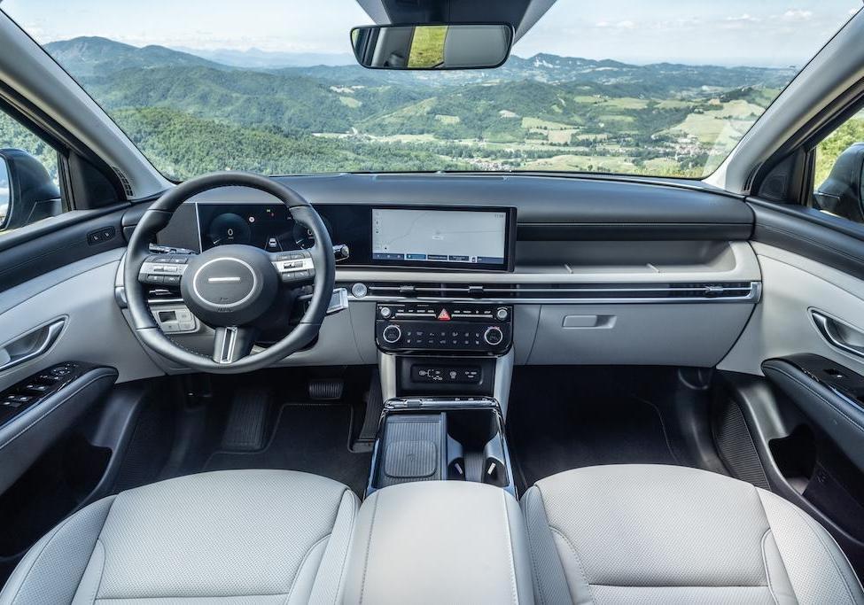 Nuova Hyundai Tucson HEV 2024 abitacolo