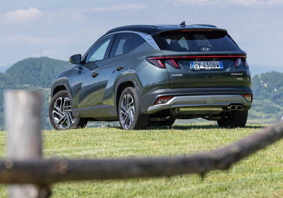 Nuova Hyundai Tucson HEV 2024 posteriore