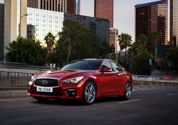 Nuova Infiniti Q50 in movimento