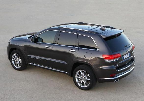 Nuova Jeep Grand Cherokee Summit tre quarti posteriore