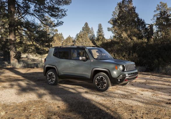 Nuova Jeep Renegade tre quarti anteriore destro