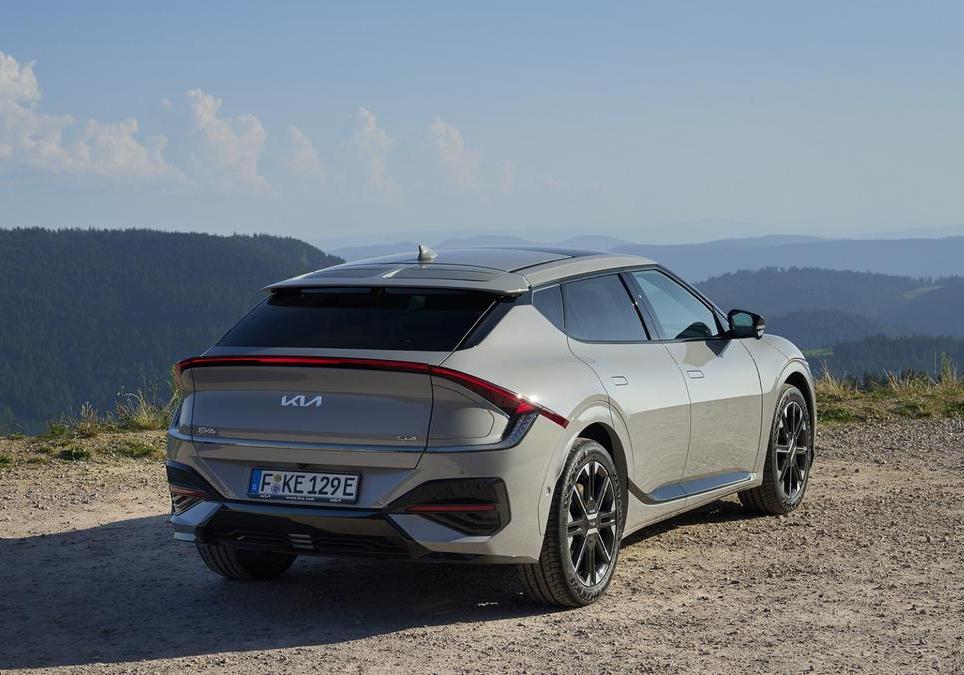 Nuova Kia EV6 2025 posteriore