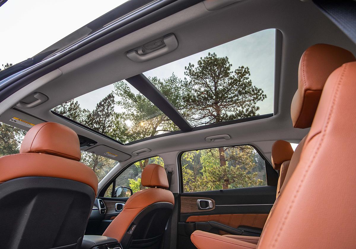 Foto Nuova Kia Sorento 2021 tetto panoramico Patentati