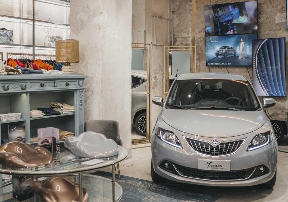 LANCIA YPSILON ALBERTA FERRETTI: FASHION WEAR FITTED ON A CAR - Auto&Design