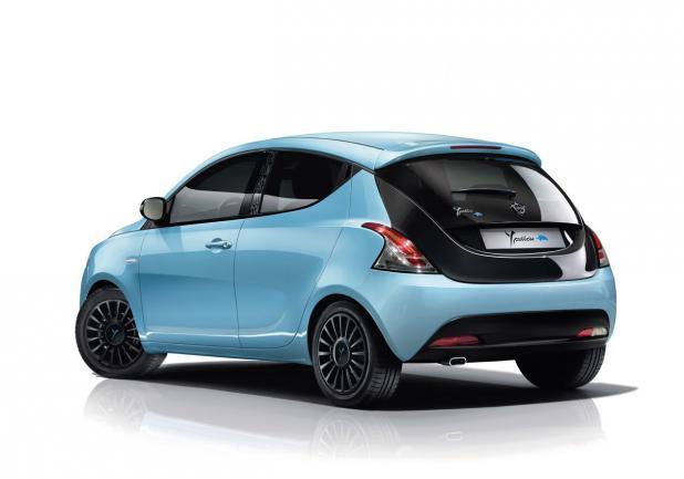 Nuova Lancia Ypsilon Elefantino Turchese tre quarti posteriore