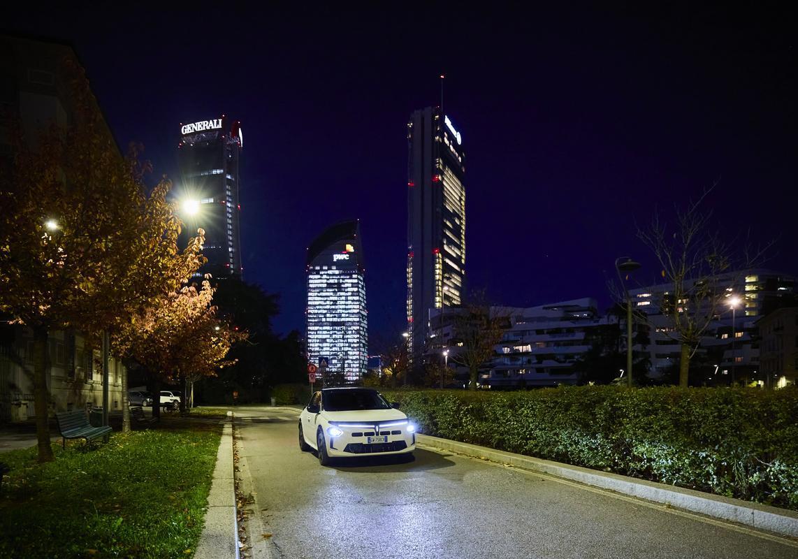 Nuova Lancia Ypsilon tour milano 7