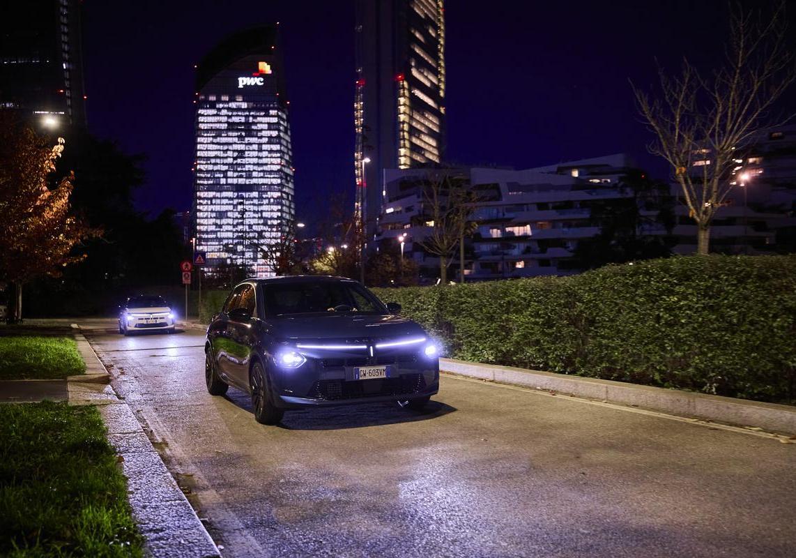 Nuova Lancia Ypsilon tour milano 8