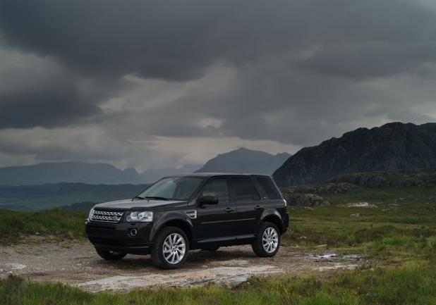 Nuova Land Rover Freelander 2 my 2013 tre quarti anteriore