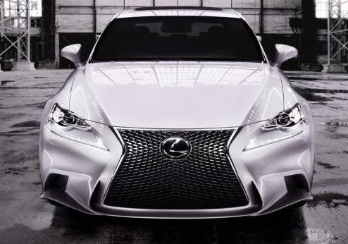 Nuova Lexus IS 2013 anteriore