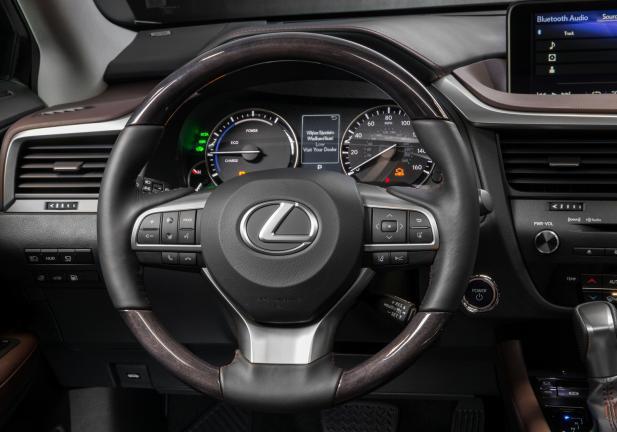 nuova Lexus RX volante