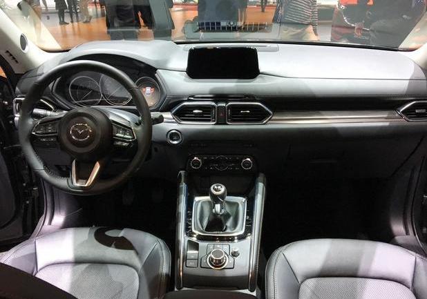 Nuova Mazda CX-5 interni
