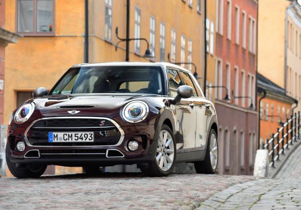 Nuova MINI CLUBMAN tre quarti anteriore