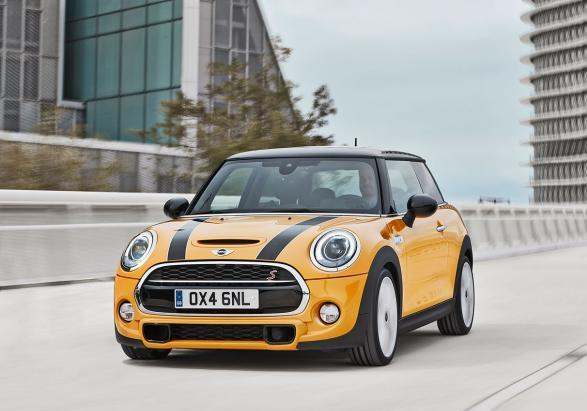 Nuova Mini Cooper 2014 tre quarti anteriore lato sinistro