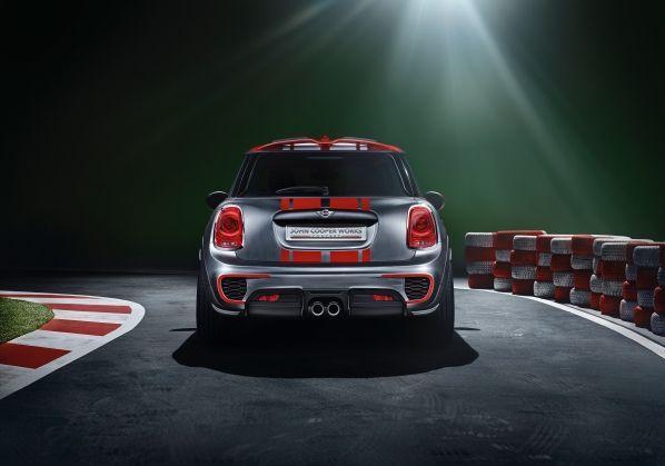 Nuova Mini John Cooper Works Concept posteriore