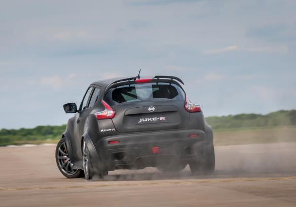 Nuova Nissan Juke-R in pista