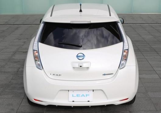 Nuova Nissan Leaf my 2013 posteriore