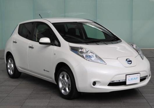 Nuova Nissan Leaf my 2013 tre quarti anteriore lato destro