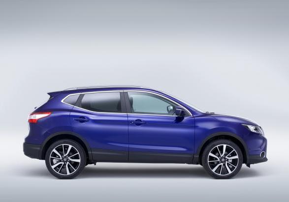 Nuova Nissan Qashqai blu profilo