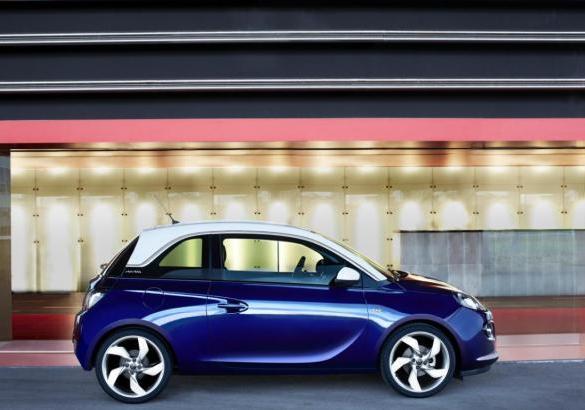 Nuova Opel Adam blu profilo