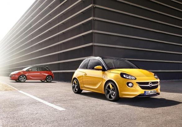 Nuova Opel Adam tre quarti anteriore e profilo