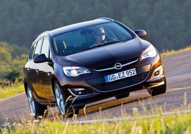 Nuova Opel Astra Sports Tourer my 2014 anteriore