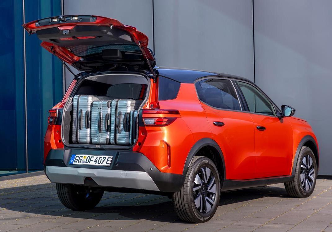 Nuova Opel Frontera - vista a bagagliaio aperto