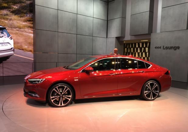 Nuova Opel Insignia laterale