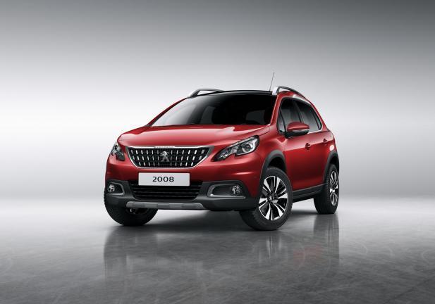 Nuova Peugeot 2008 tre quarti anteriore-2016