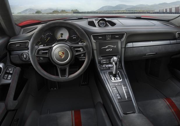 Nuova Porsche 911 GT3 interni rossa